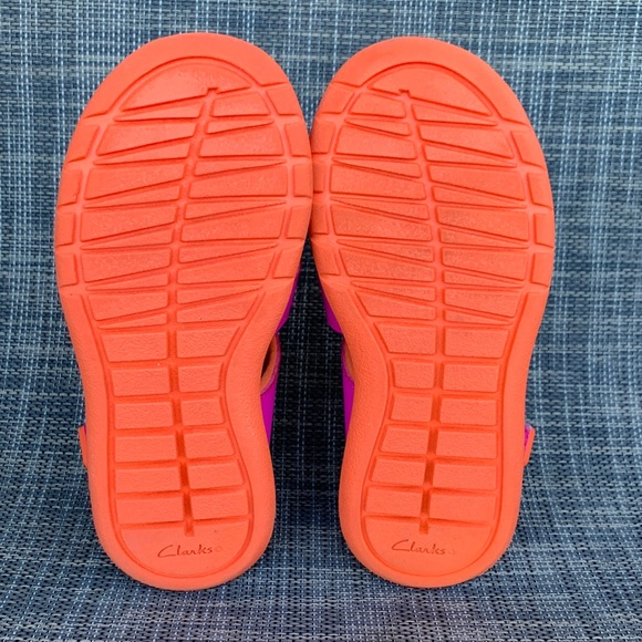 Clarks Girls Ezera Sea T. Closed Toe Fisherman Sandals in pink/orange size 8 - Picture 10 of 11